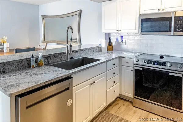 $309,000 | 492 Regatta Bay Drive, Unit 1E, Lake Ozark, MO 65049