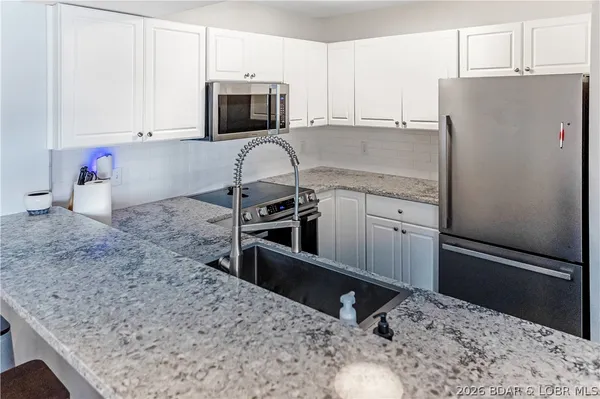 $309,000 | 492 Regatta Bay Drive, Unit 1E, Lake Ozark, MO 65049