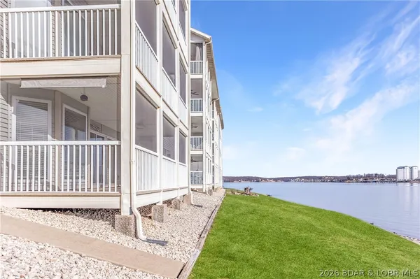 $309,000 | 492 Regatta Bay Drive, Unit 1E, Lake Ozark, MO 65049