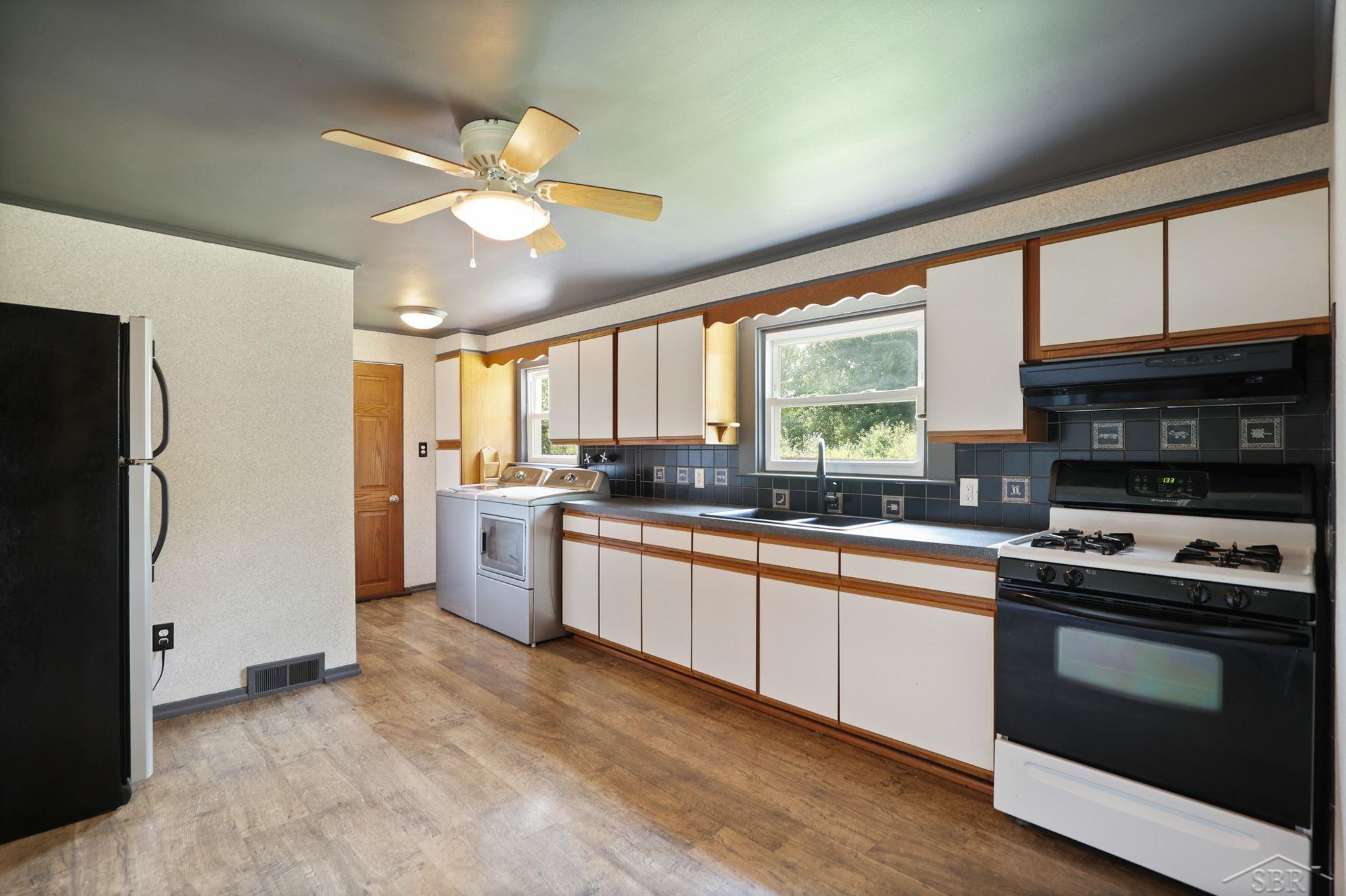 2113 Bock Road Saginaw, MI 48603 - Photo 8 of 22 50181771-db789a2f-e024-4390-86dc-45691e79a9ec.JPG