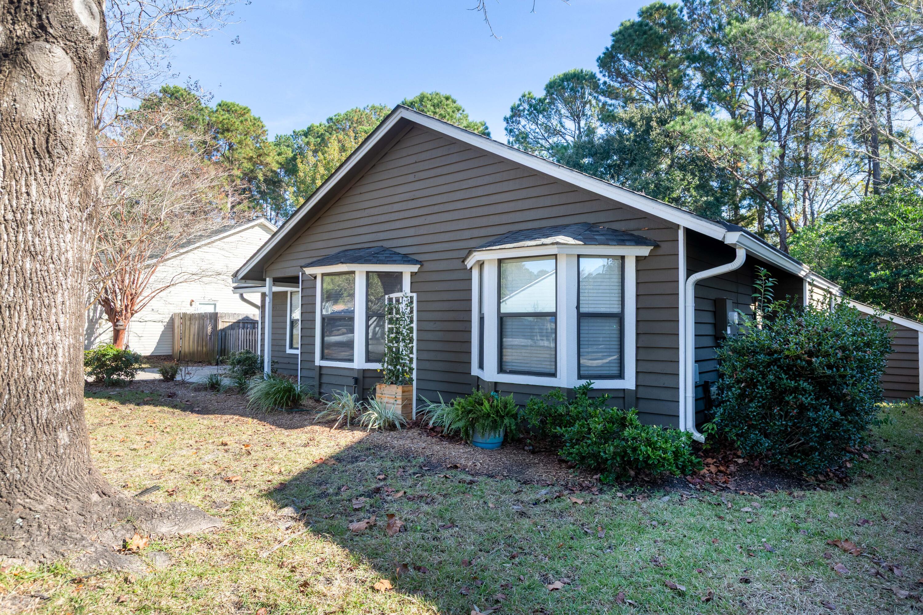 1493 East Crossing Lane Mount Pleasant, SC 29466 - Photo 4 of 43 1493 E Crossing Ln_Brett Martin Photogra