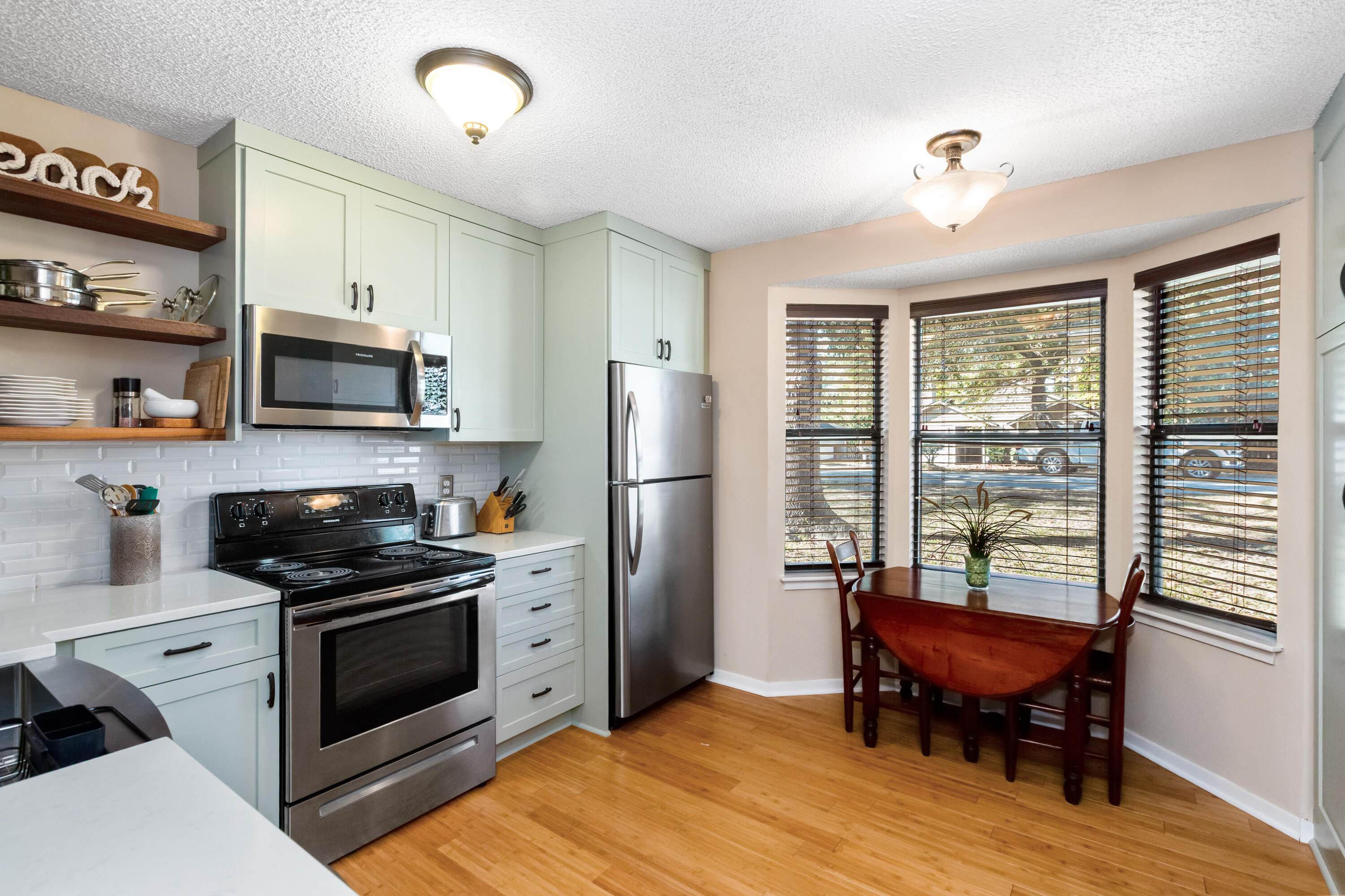 1493 East Crossing Lane Mount Pleasant, SC 29466 - Photo 8 of 43 1493 E Crossing Ln_Brett Martin Photogra