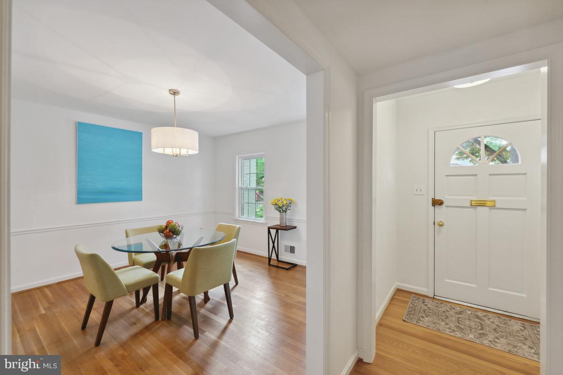 1153 Colonial Road McLean, VA 22101 - Photo 2 of 39 Entry into Home and Dining