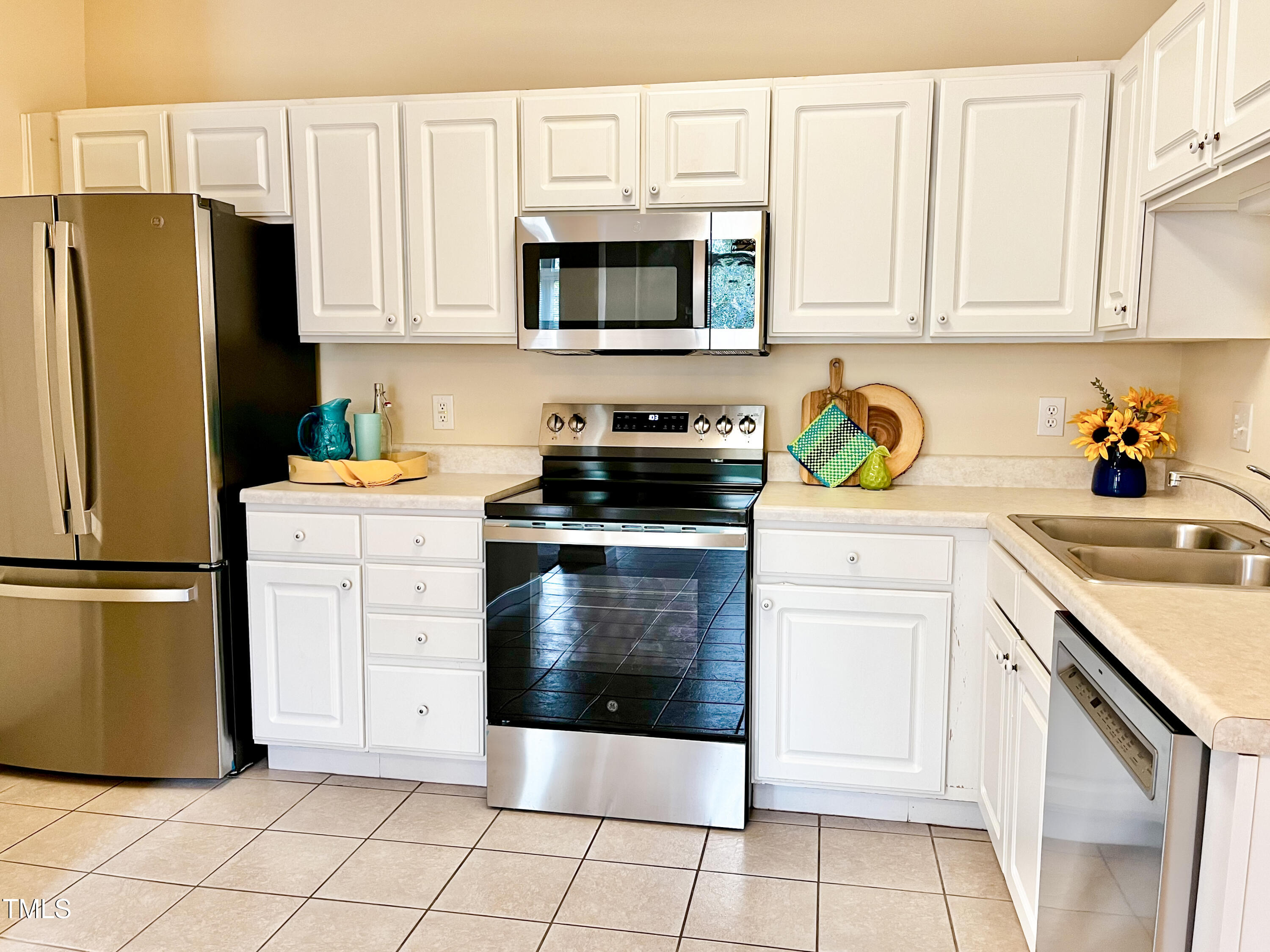 2520 Friedland Place, Unit 200 Raleigh, NC 27617 - Photo 2 of 30 Kitchen 2