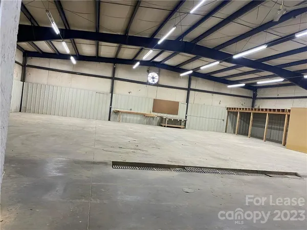 a view of an empty room with wooden roof