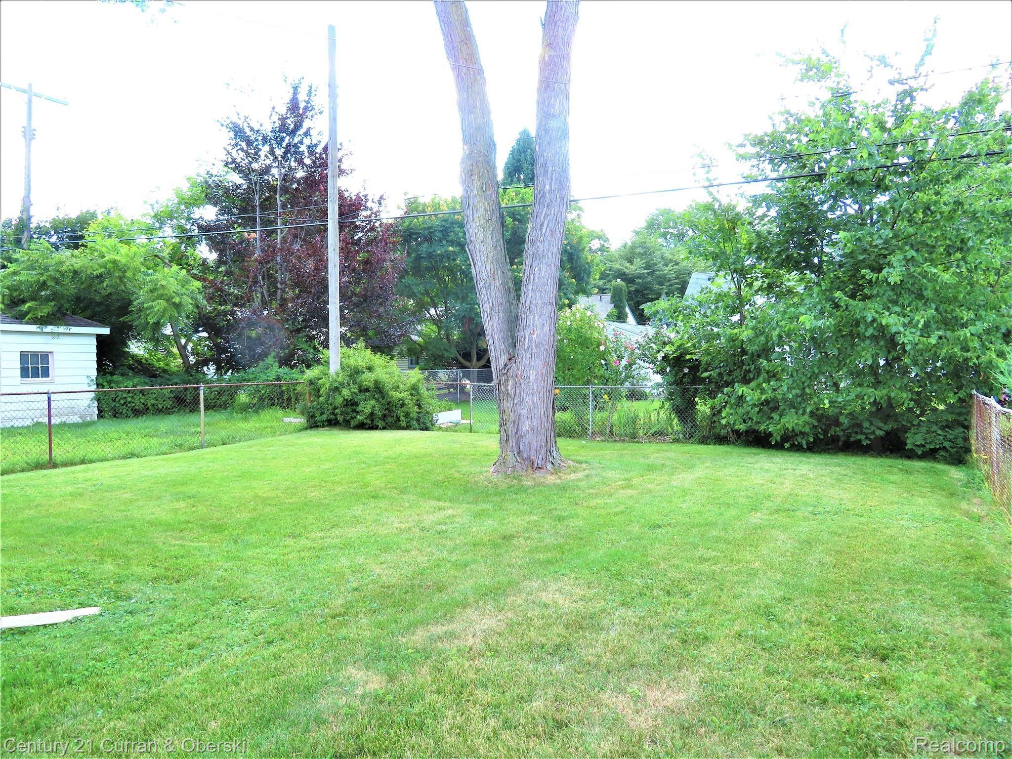 3428 Harding Street Dearborn, MI 48124 - Photo 24 of 24 Lots of Room to Play or Entertain Family and Friends