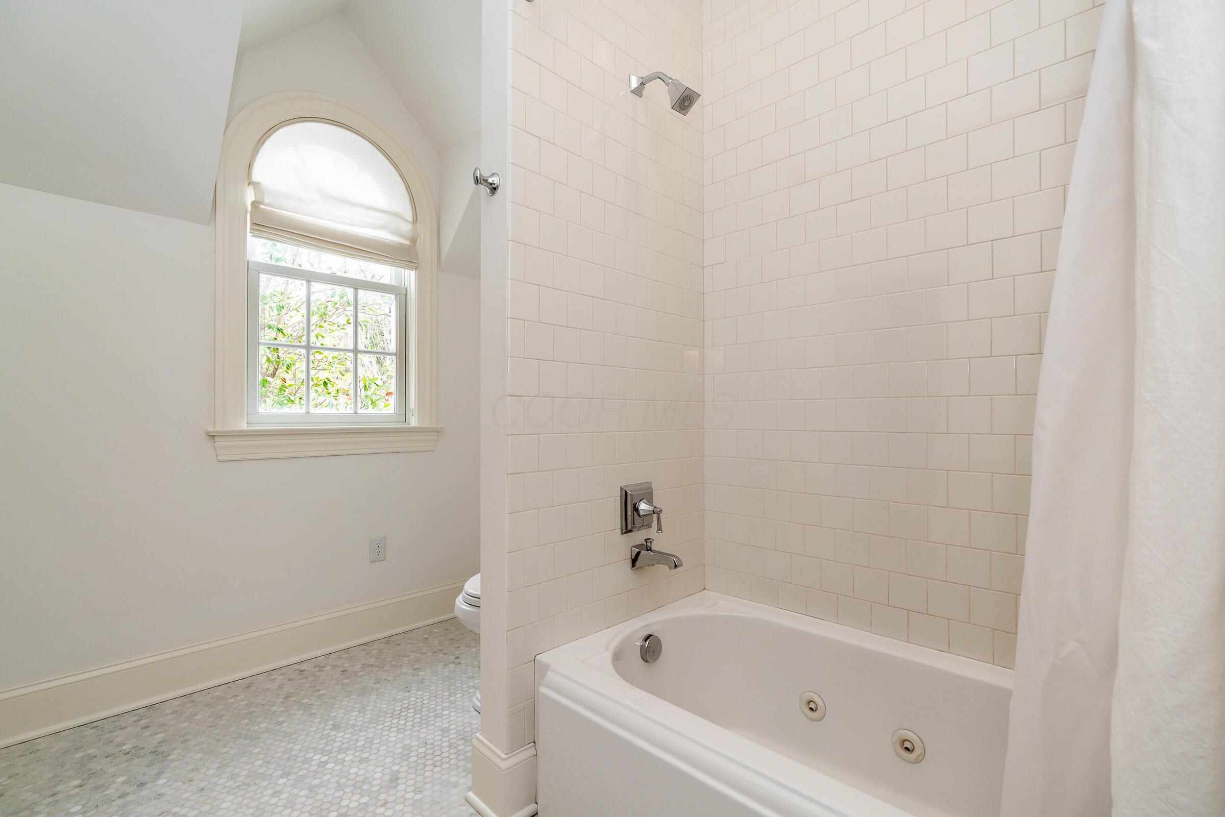 780 Home Road Delaware, OH 43015 - Photo 72 of 130 Second Floor Bedroom 2 Full Bathroom