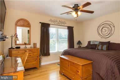 5263 Wertz Road Hampstead, MD 21074 - Photo 12 of 27 Bedroom (Master)