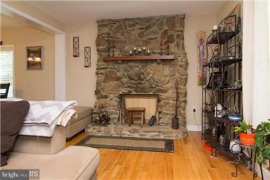 5263 Wertz Road Hampstead, MD 21074 - Photo 6 of 27 Living Room