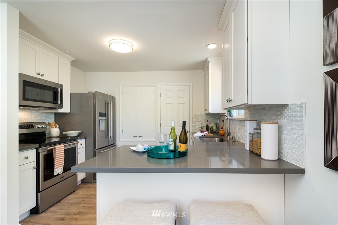 4329 Northeast 56th Street Seattle, WA 98105 - Photo 2 of 23