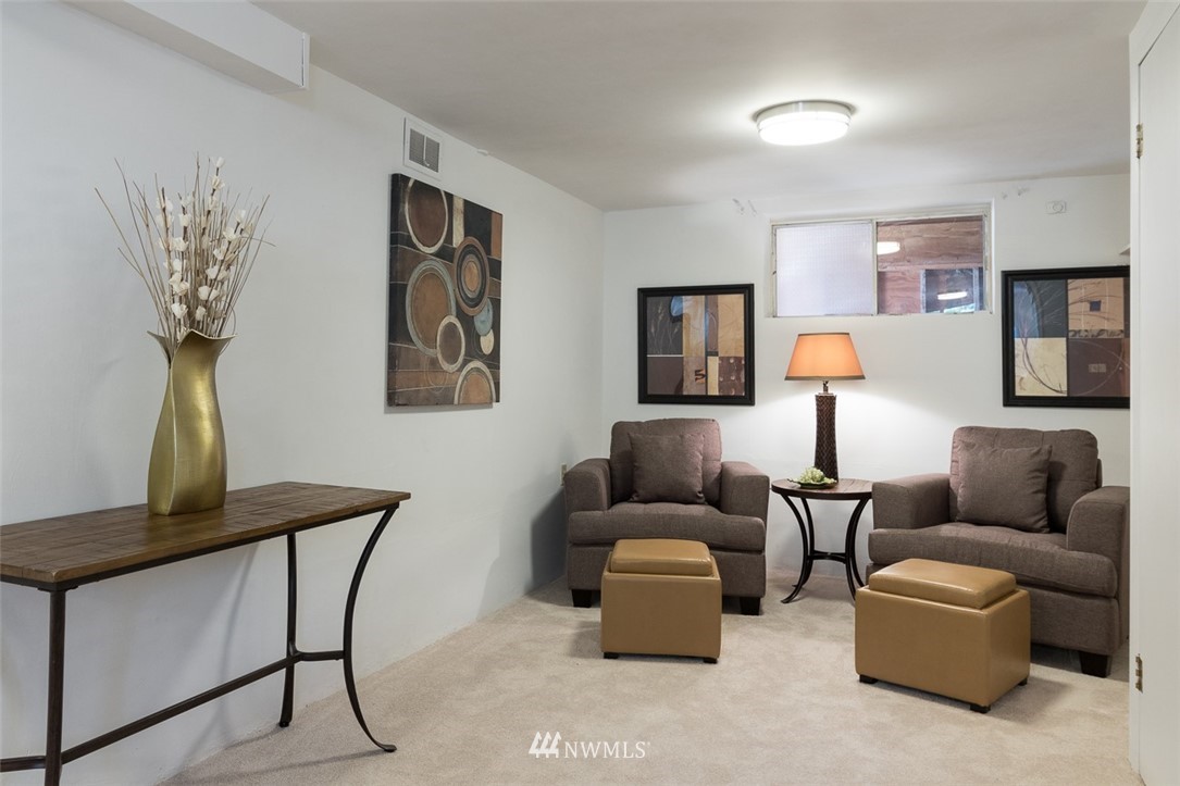 4329 Northeast 56th Street Seattle, WA 98105 - Photo 16 of 23