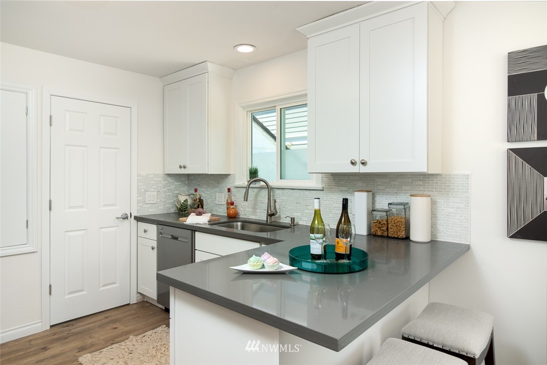 4329 Northeast 56th Street Seattle, WA 98105 - Photo 3 of 23