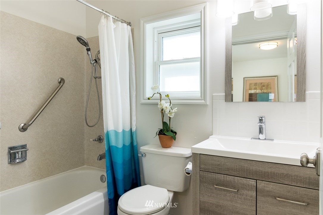 4329 Northeast 56th Street Seattle, WA 98105 - Photo 10 of 23