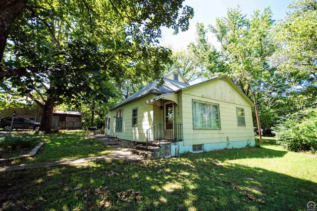 $222,700 | 247 Southeast Croco Road, Topeka, KS 66607
