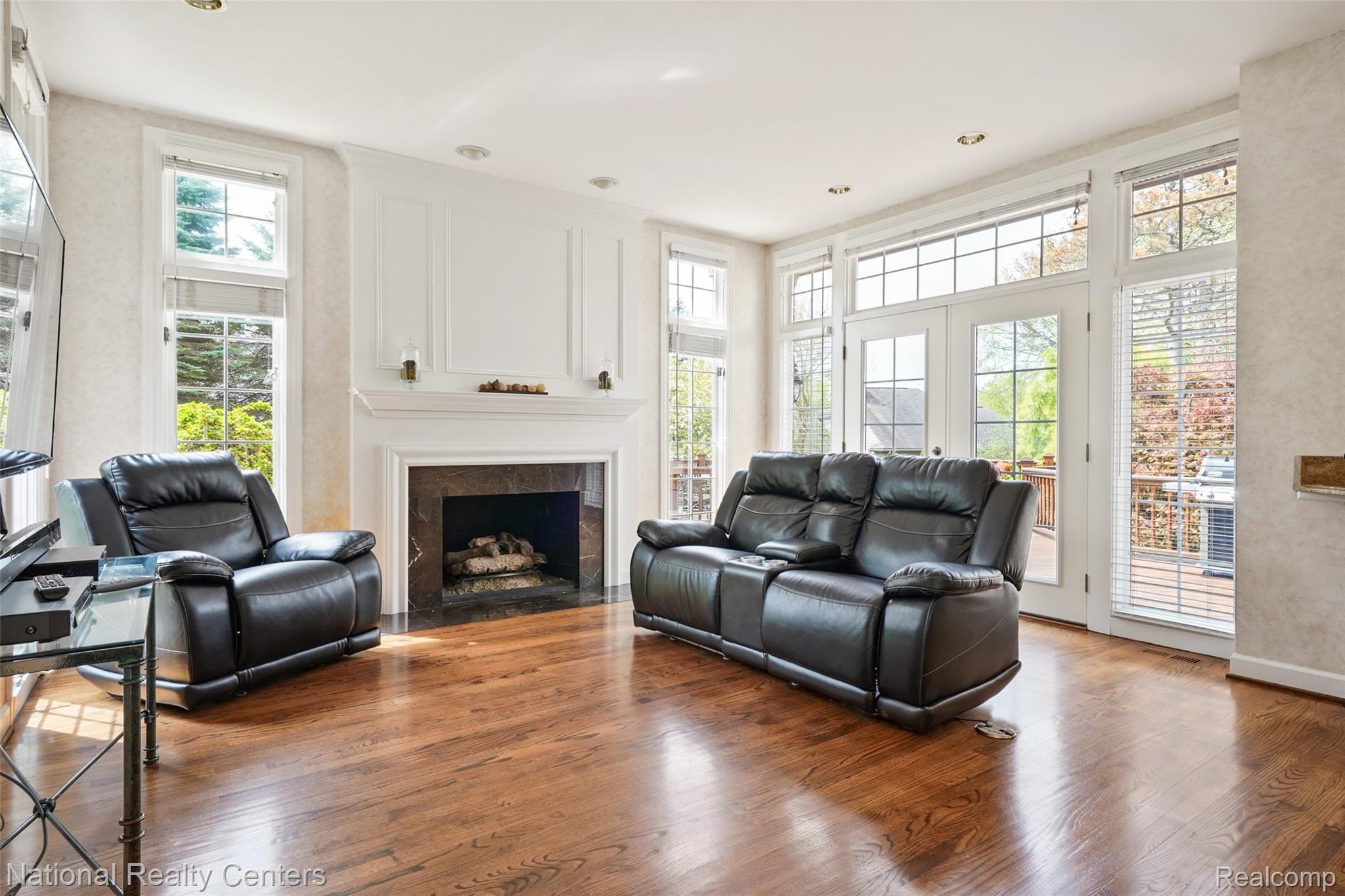 801 Peach Tree Lane Rochester, MI 48306 - Photo 21 of 54 family room w/ access to deck