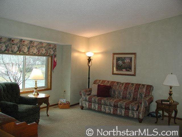 1069 Kettle Creek Road Eagan, MN 55123 - Photo 2 of 10 Gallery Image 2