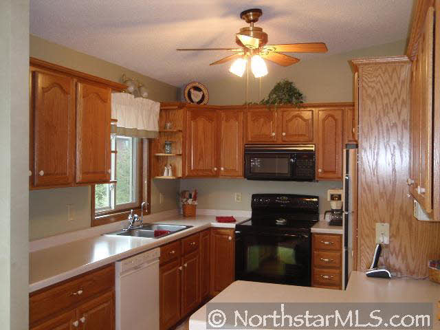 1069 Kettle Creek Road Eagan, MN 55123 - Photo 3 of 10 Gallery Image 3