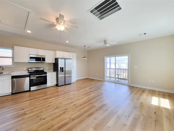 $1,900 | 1903 Mary Street, Houston, TX 77026