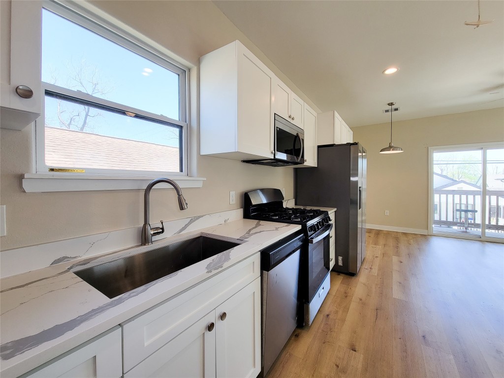 1903 Mary Street Houston, TX 77026 - Photo 4 of 34