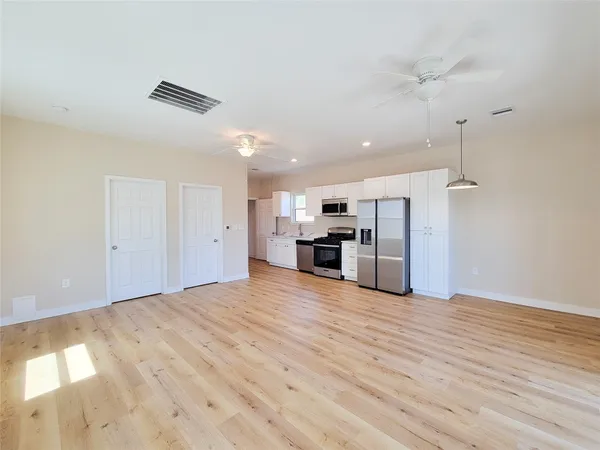 $1,900 | 1903 Mary Street, Houston, TX 77026