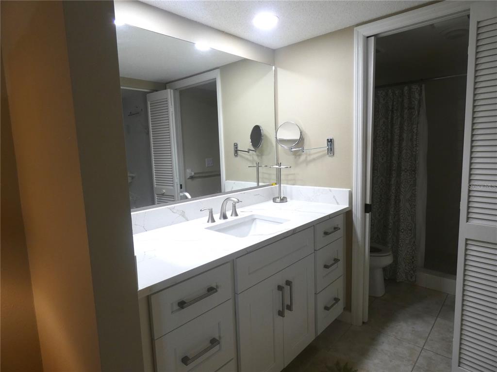 9320 Clubside Circle, Unit 2108 Sarasota, FL 34238 - Photo 13 of 27