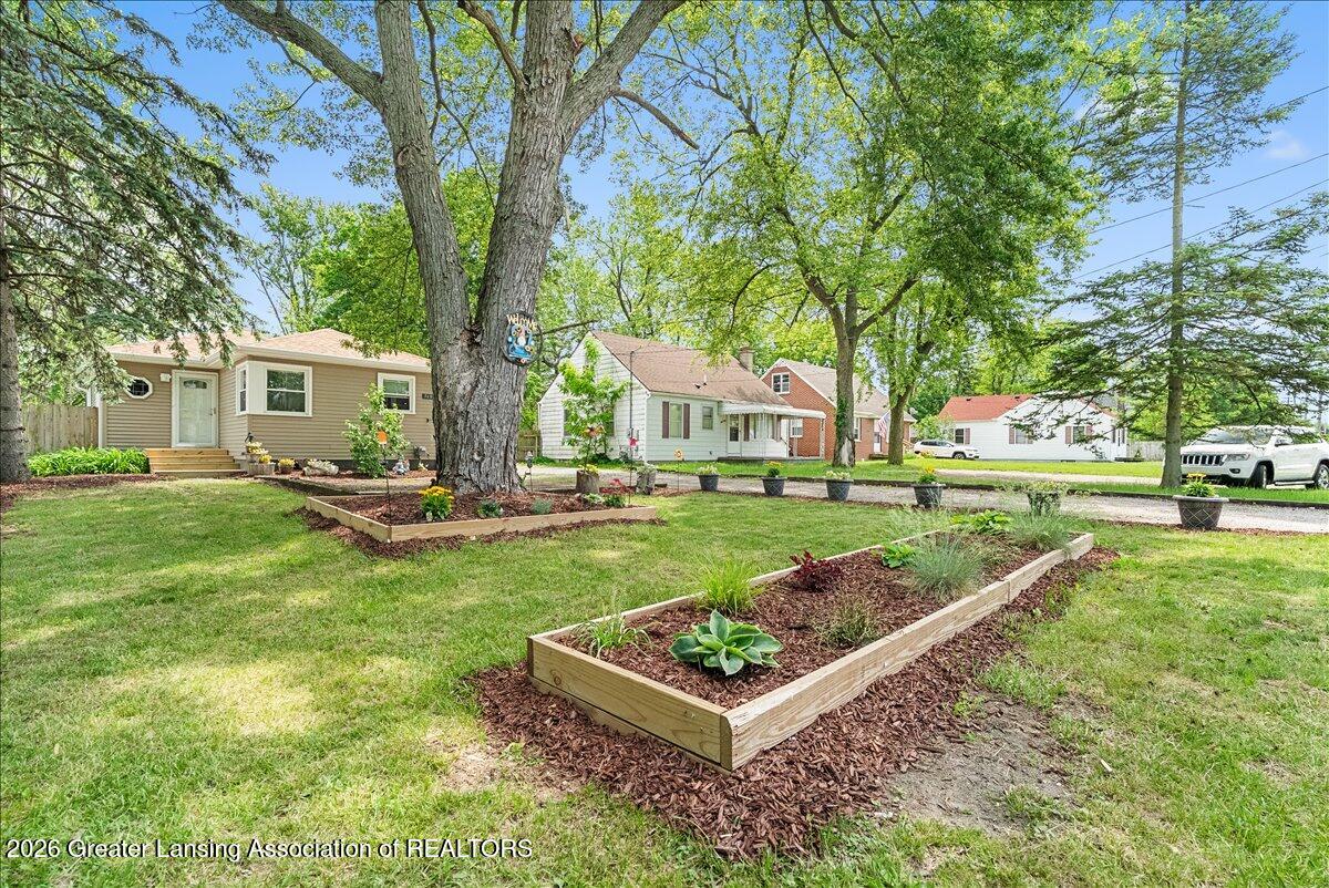 3607 Pleasant Grove Road Lansing, MI 48910 - Photo 3 of 38 05-Media Jett - 11