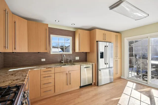 $499,000 | 108 Croftwood Court, Rolling Meadows, IL 60008