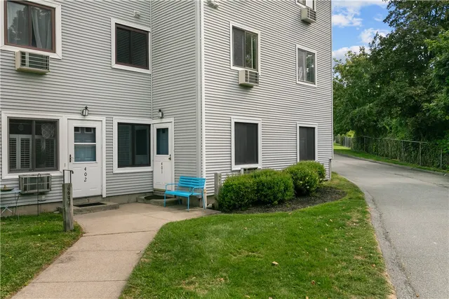 $329,000 | 66 Girard Avenue, Unit 401, Newport, RI 02840