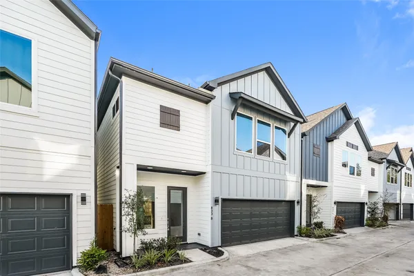 $2,150 | 833 Dorchester Street, Unit B, Houston, TX 77022