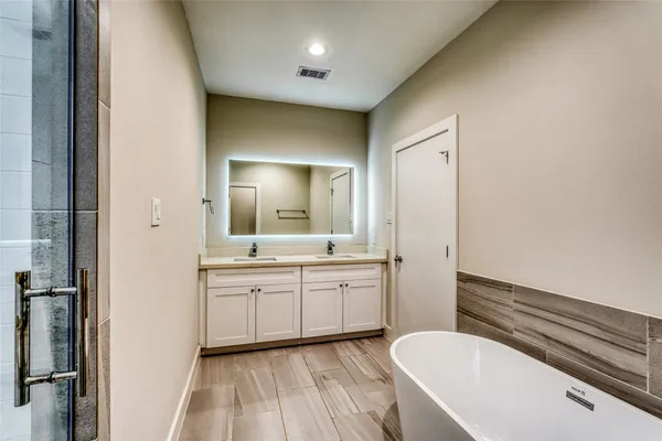 $2,150 | 833 Dorchester Street, Unit B, Houston, TX 77022