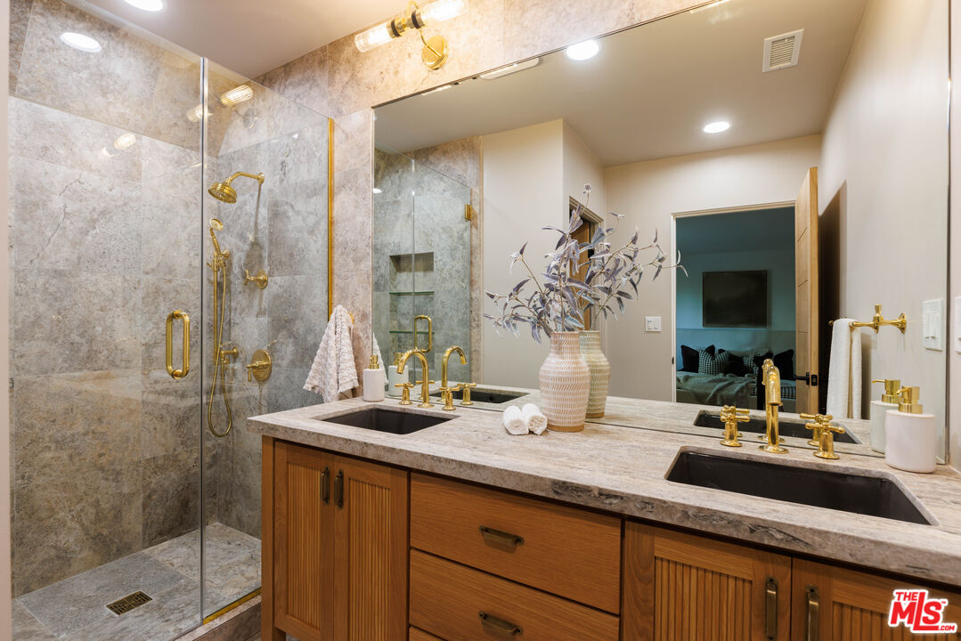 4411 Alla Road, Unit 5 Marina del Rey, CA 90292 - Photo 22 of 32 Gallery Image 22