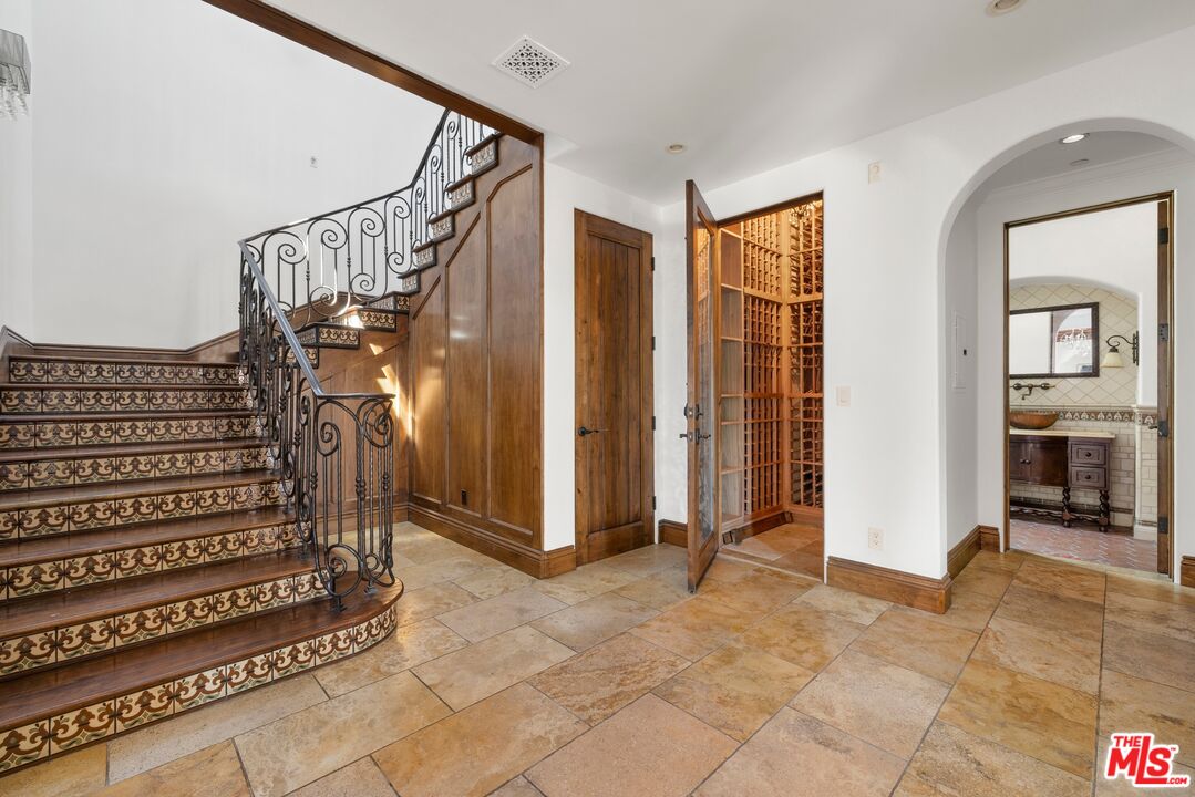 1111 Stradella Road Los Angeles, CA 90077 - Photo 15 of 37