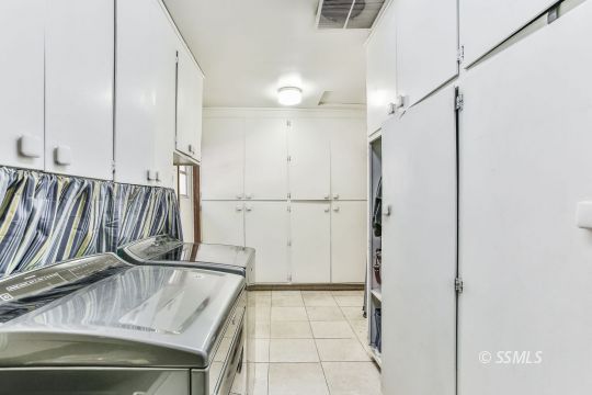 626 West Kevin Court Ridgecrest, CA 93555 - Photo 13 of 34 a view of kitchen and microwave