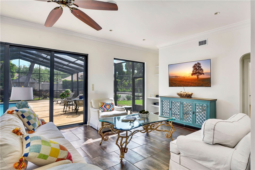 12 Plantation Way St. Simons Island, GA 31522 - Photo 17 of 42 Living Area