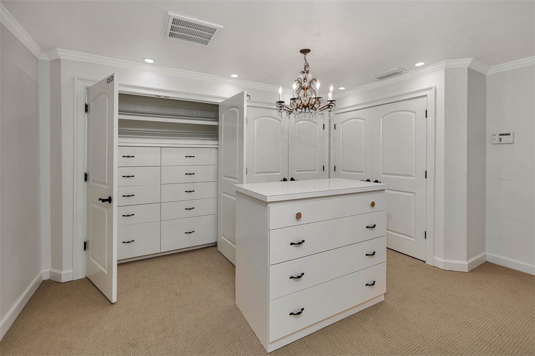 12 Plantation Way St. Simons Island, GA 31522 - Photo 20 of 42 Primary Closet