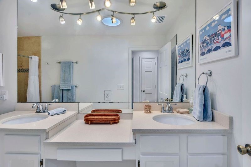 12 Plantation Way St. Simons Island, GA 31522 - Photo 29 of 42 Guest Bathroom