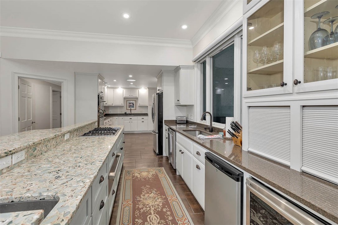 12 Plantation Way St. Simons Island, GA 31522 - Photo 6 of 42 Kitchen