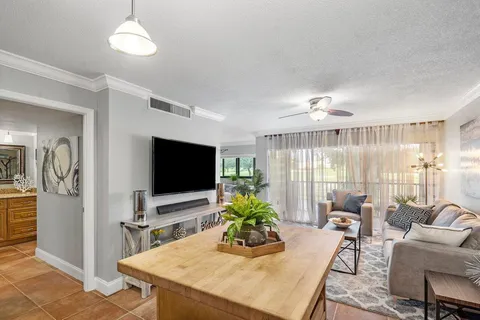 $259,000 | 501 Greensward Lane, Unit 101C, Delray Beach, FL 33445