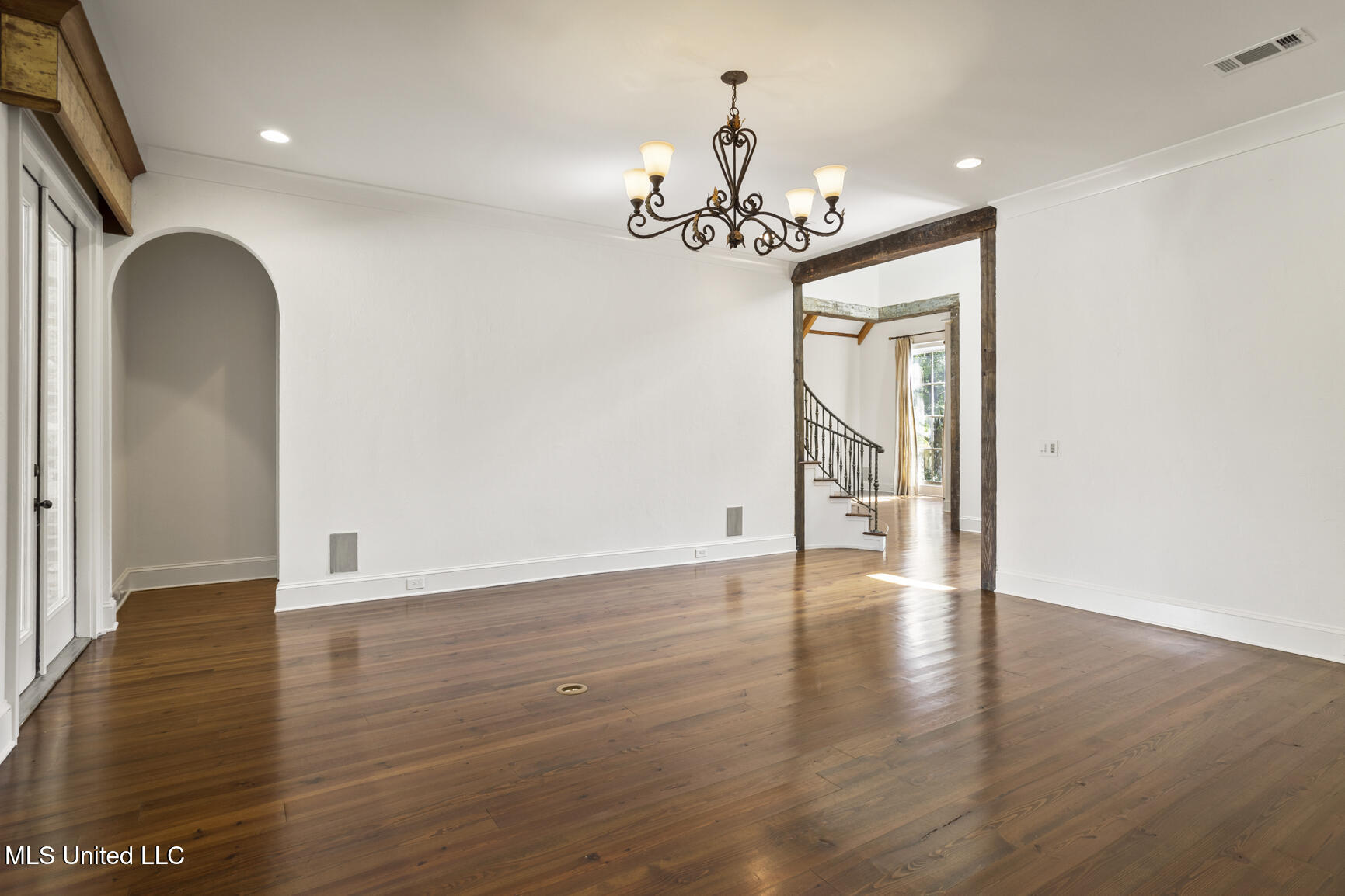 206 Valley Road Ridgeland, MS 39157 - Photo 14 of 67 So much space here!