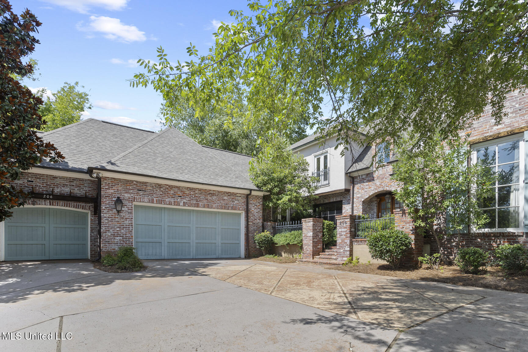 206 Valley Road Ridgeland, MS 39157 - Photo 3 of 67 3 Car garage