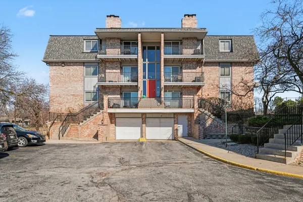 $159,900 | 205 West Joliet Street, Unit 206, Schererville, IN 46375