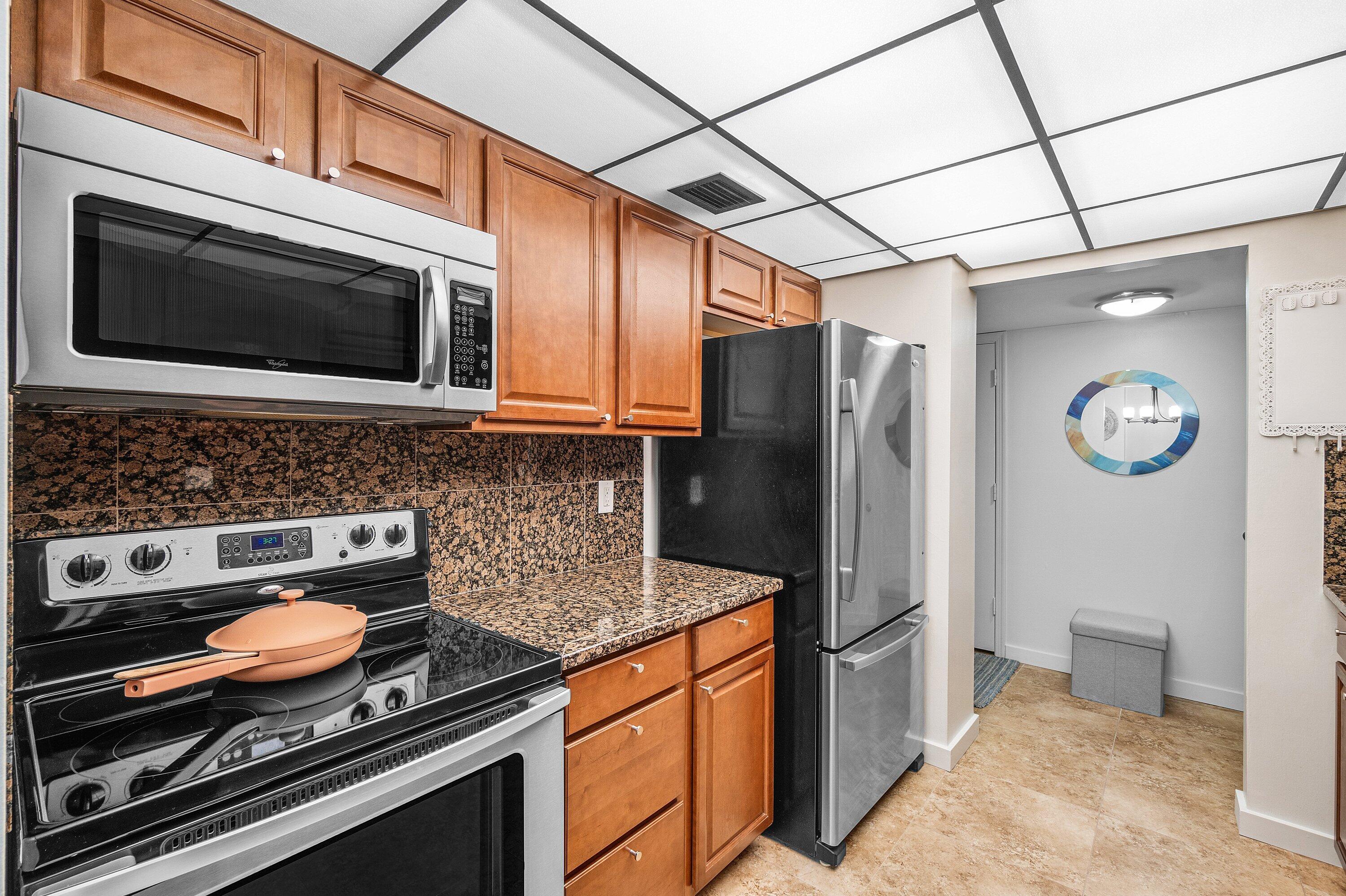 950 Ponce De Leon Road, Unit 209 Boca Raton, FL 33432 - Photo 11 of 37 Kitchen