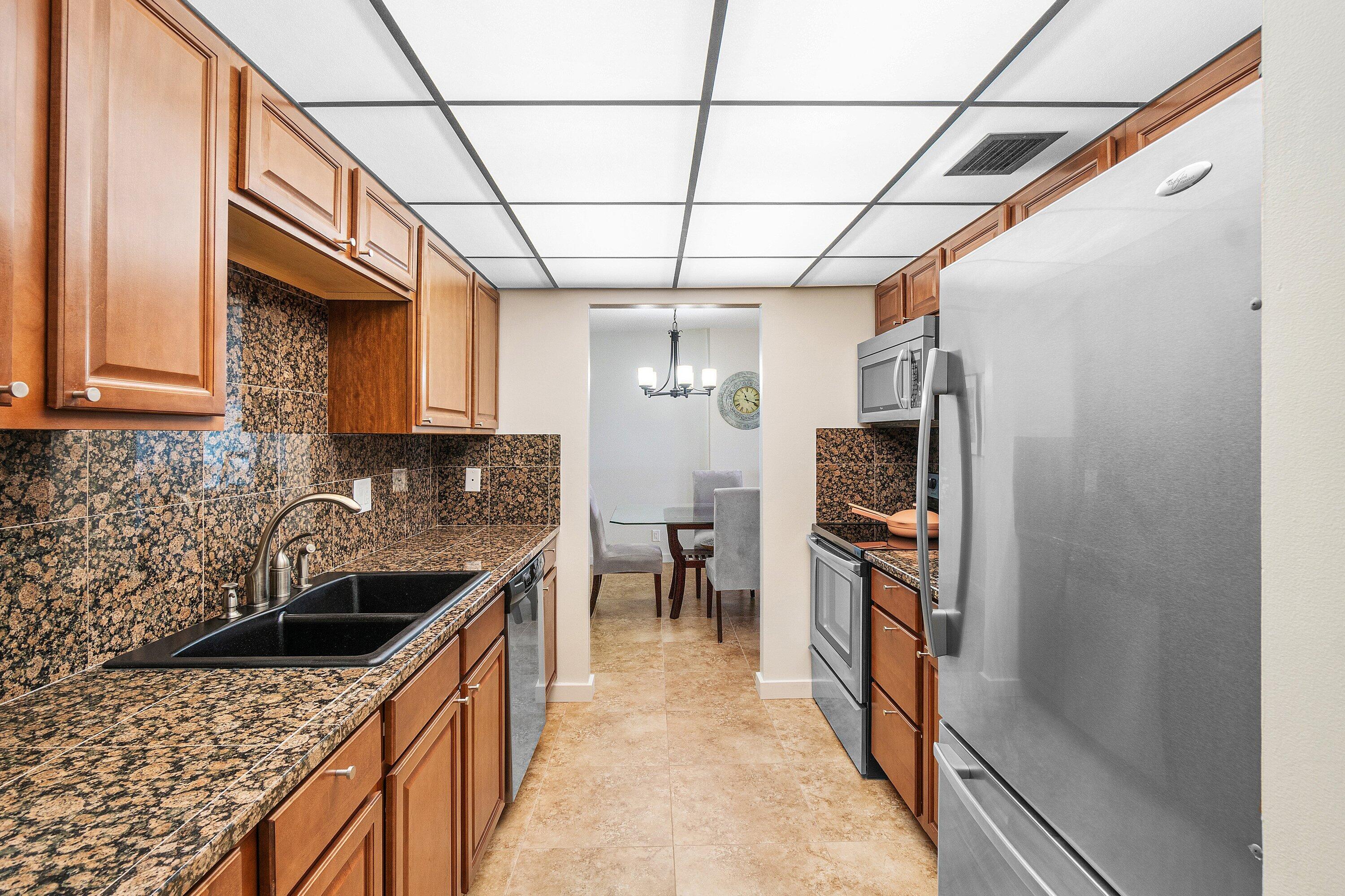 950 Ponce De Leon Road, Unit 209 Boca Raton, FL 33432 - Photo 14 of 37 Kitchen