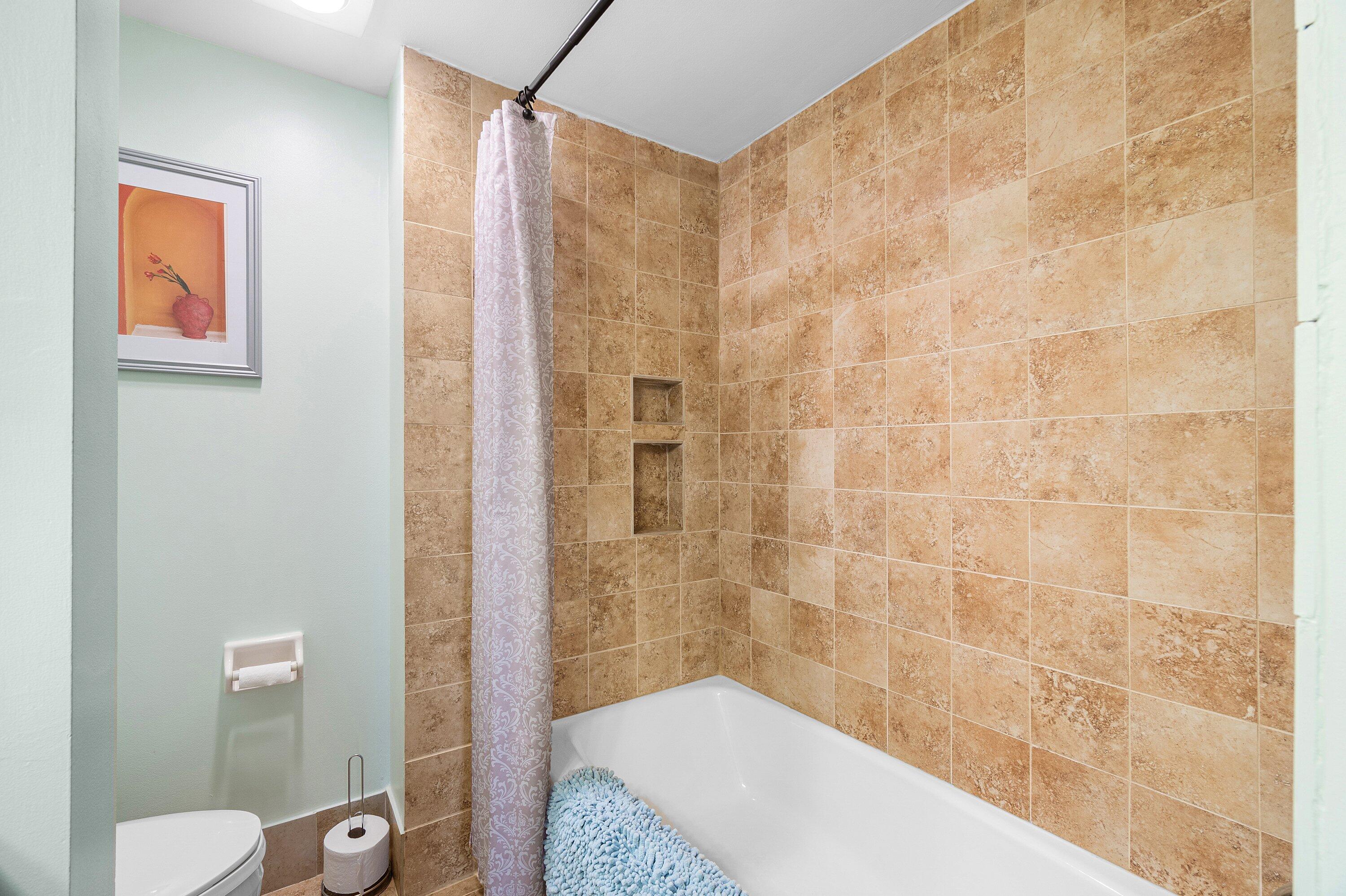950 Ponce De Leon Road, Unit 209 Boca Raton, FL 33432 - Photo 25 of 37 Guest bath