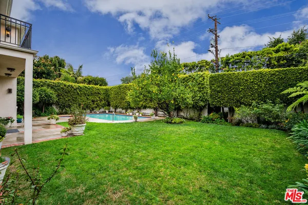 a view of a backyard with sitting area