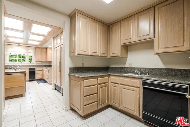 $40,000 | 604 North Linden Drive, Beverly Hills, CA 90210