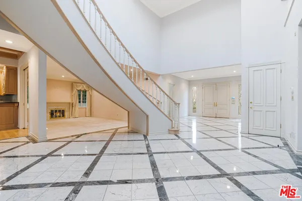 a view of entryway