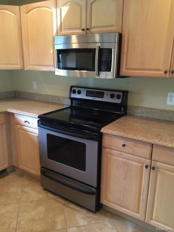 3527 Normandy Road Royal Oak, MI 48073 - Photo 6 of 23