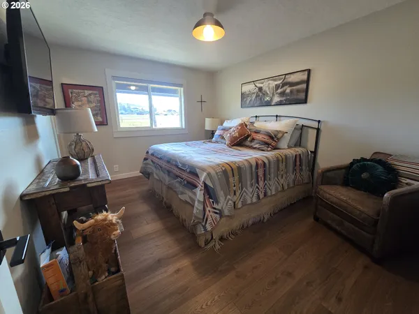 $675,000 | 230 Hogans Alley, Dufur, OR 97021