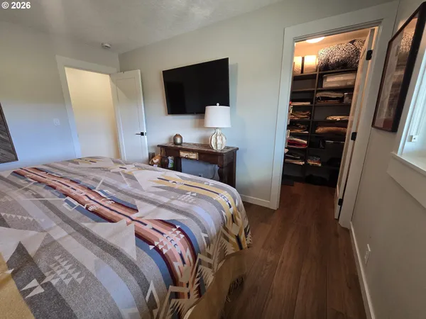 $675,000 | 230 Hogans Alley, Dufur, OR 97021